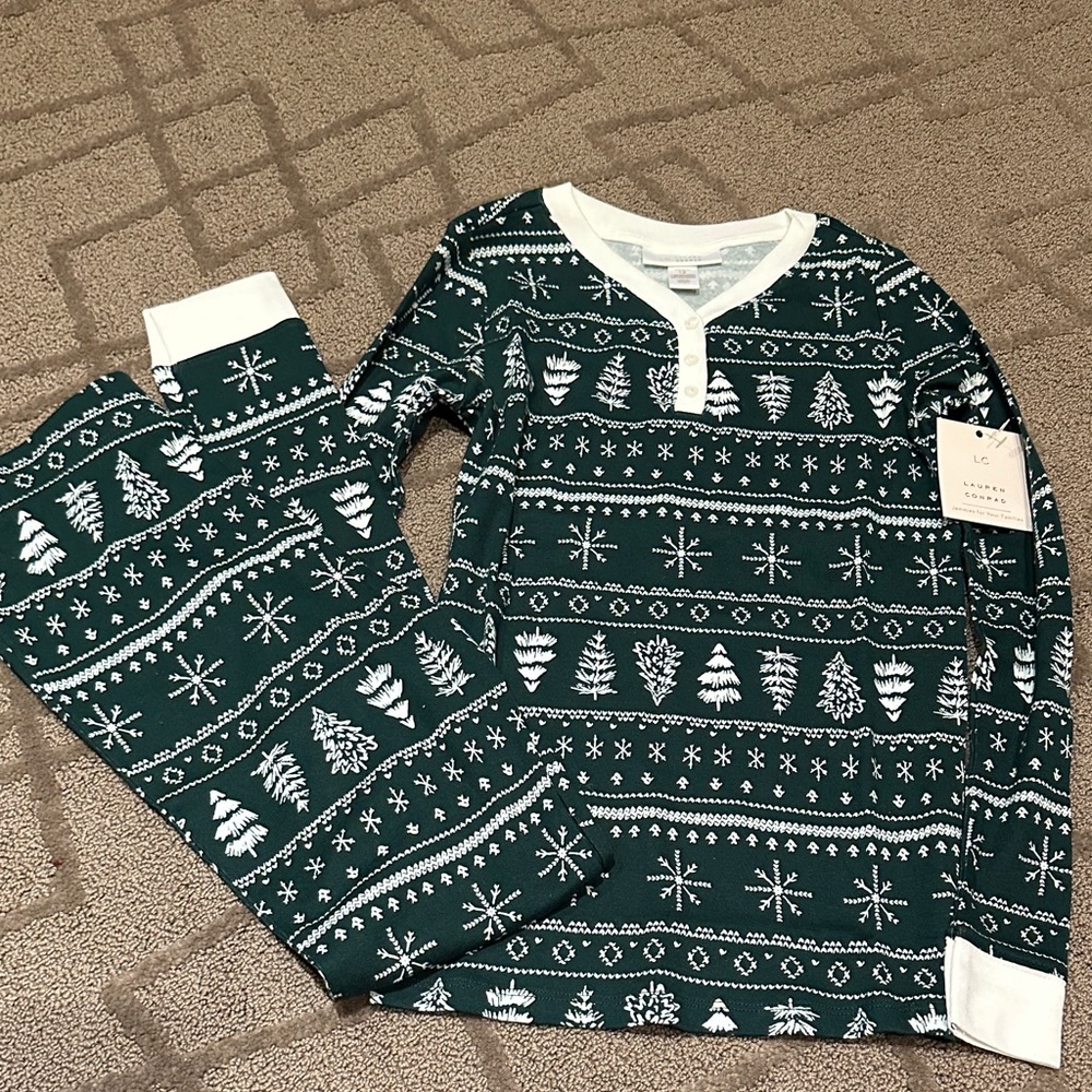 LC Lauren Conrad Festive Green and White Kids Girls Pajamas